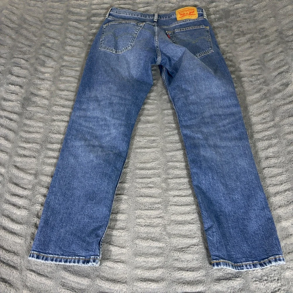 Levis measurements waist